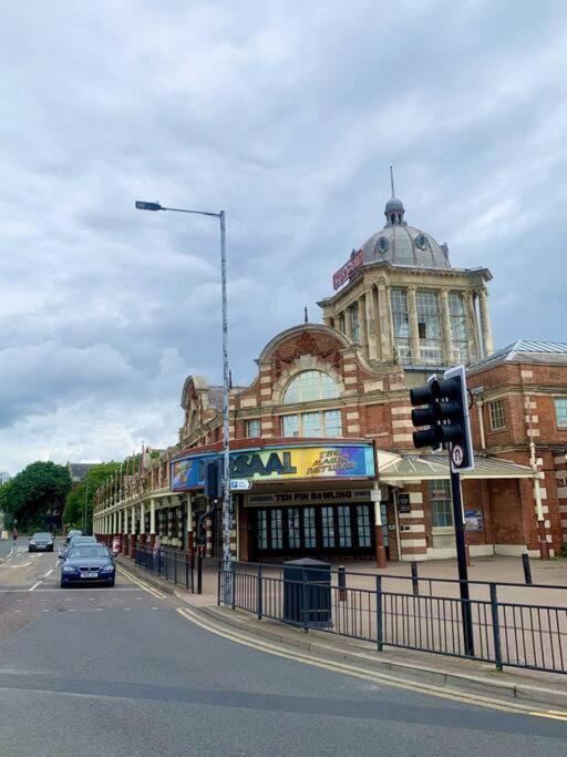 Apartments Near The Sea With Free Parking Southend-On-Sea Exterior photo