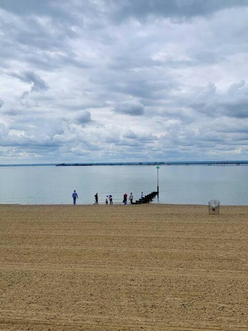 Apartments Near The Sea With Free Parking Southend-On-Sea Exterior photo